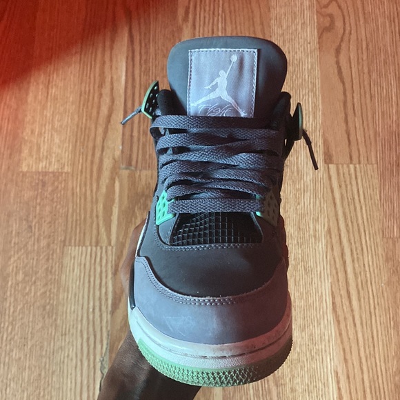 Jordan Retro 4’s Green Glows - Picture 2 of 4